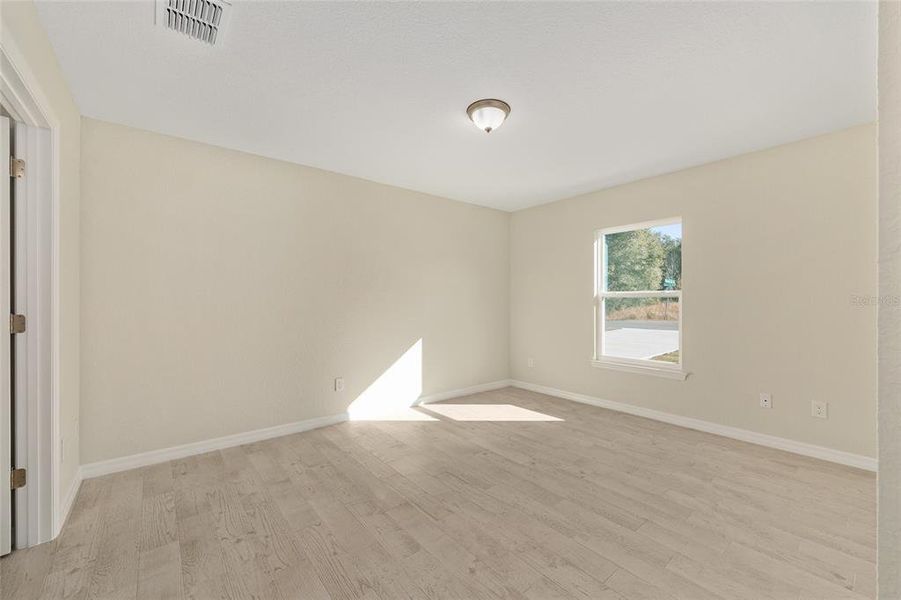 Spacious, unfurnished interior of a new home in , Ocala (Image 26).