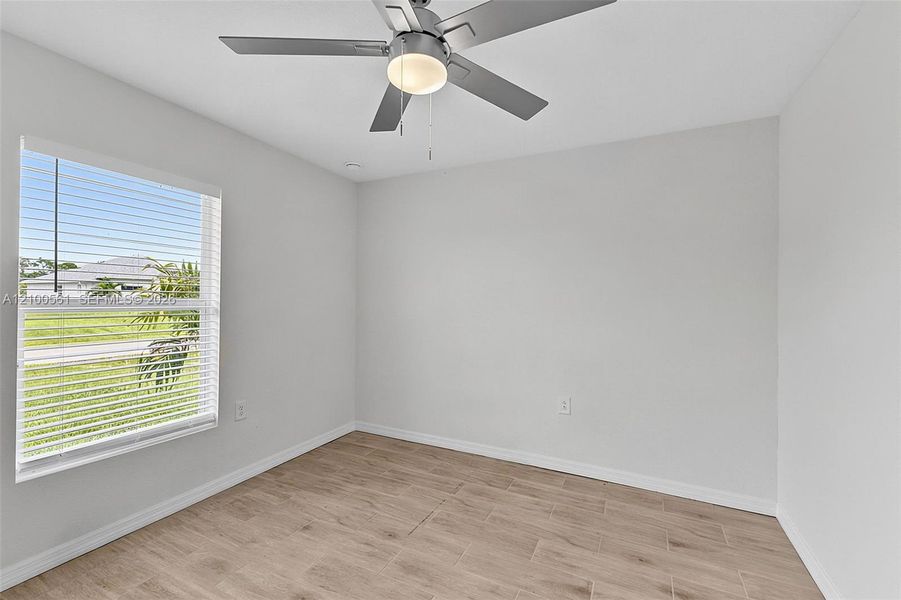 Spacious, unfurnished interior of a new home in , Cape Coral (Image 21).