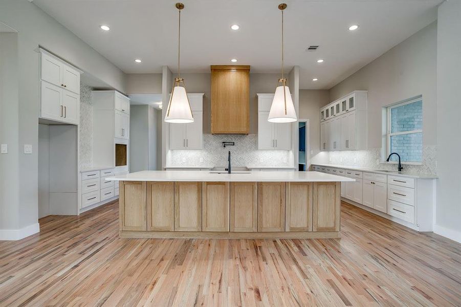 Furnished interior view inside a new home in , Granbury (Image 9).
