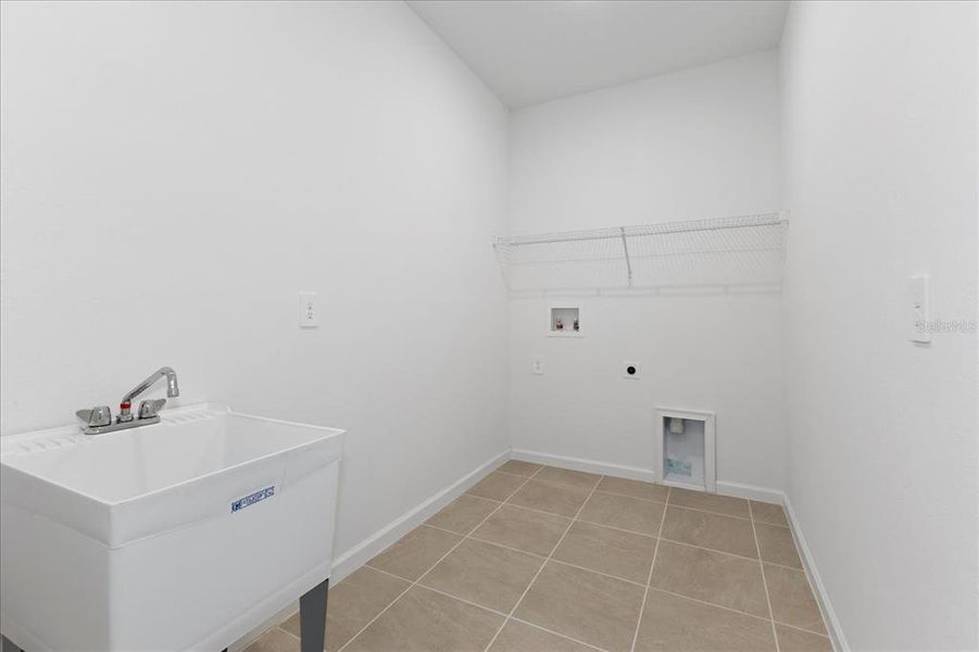 Furnished interior view inside a new home in , Venice (Image 7).