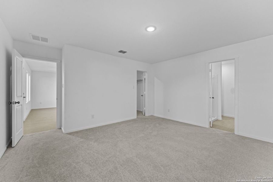 Spacious, unfurnished interior of a new home in Friendship Oaks: Watermill Collection, Fredericksburg (Image 11).