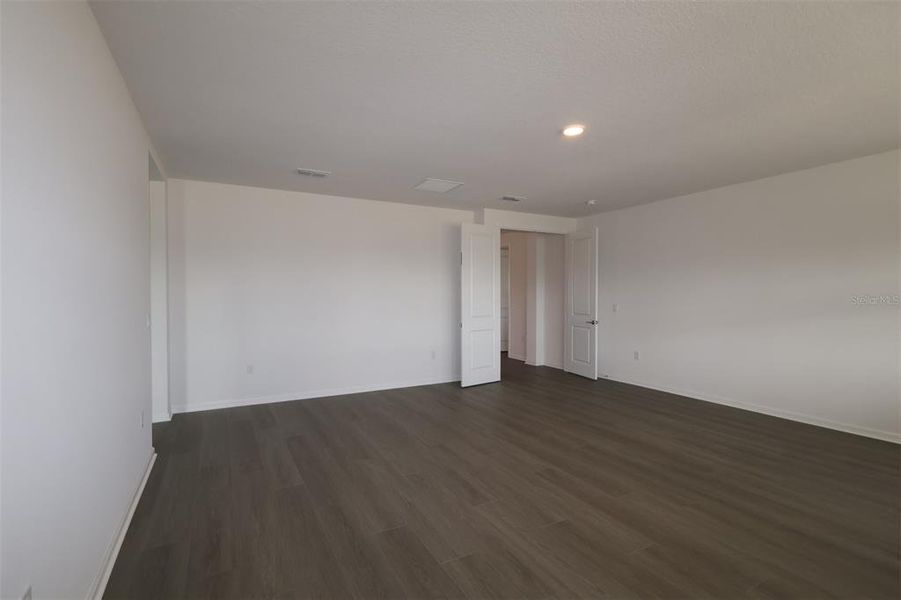 Spacious, unfurnished interior of a new home in Willow Run, Apopka (Image 18).