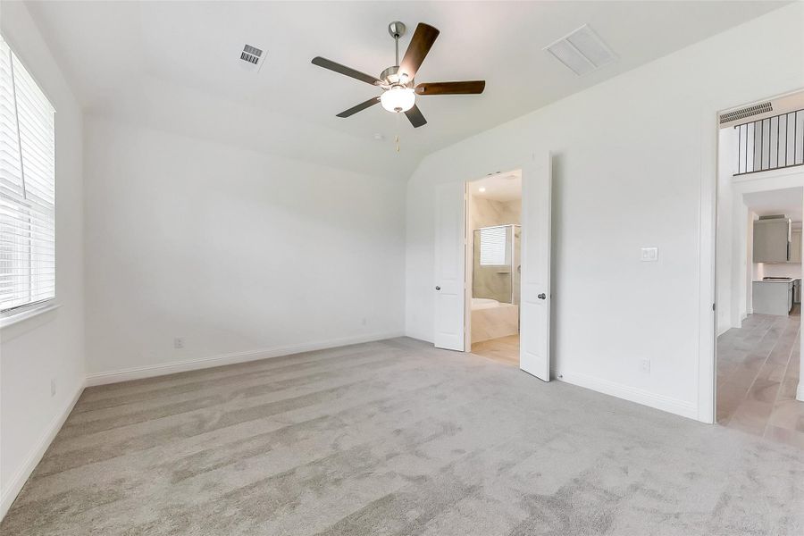 Spacious, unfurnished interior of a new home in Evergreen 40', Conroe (Image 30).