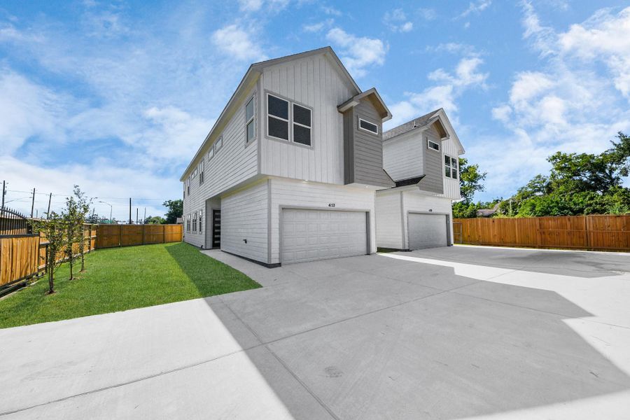 Front exterior of a new home in , Houston, TX, highlighting curb appeal (Image 20). Front exterior of a new home in , Houston, TX, highlighting curb appeal (Image 20).