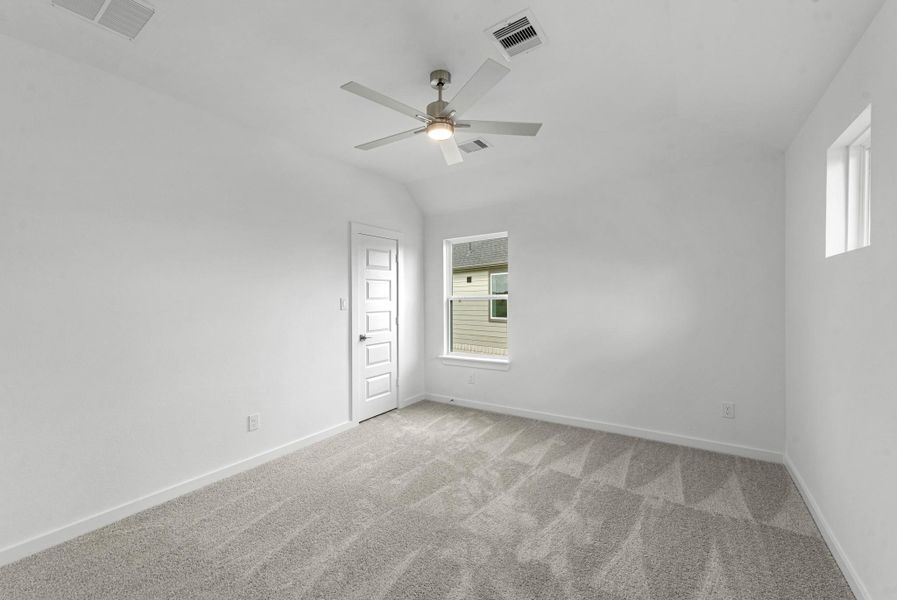 Spacious, unfurnished interior of a new home in Briarwood Crossing, Rosenberg (Image 17).