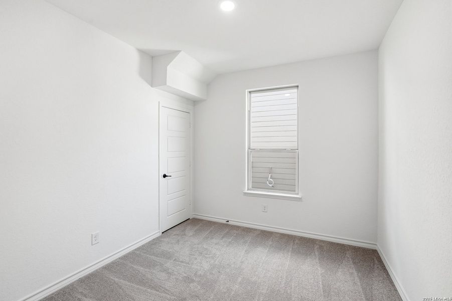 Spacious, unfurnished interior of a new home in Dove Song, Marion (Image 31).