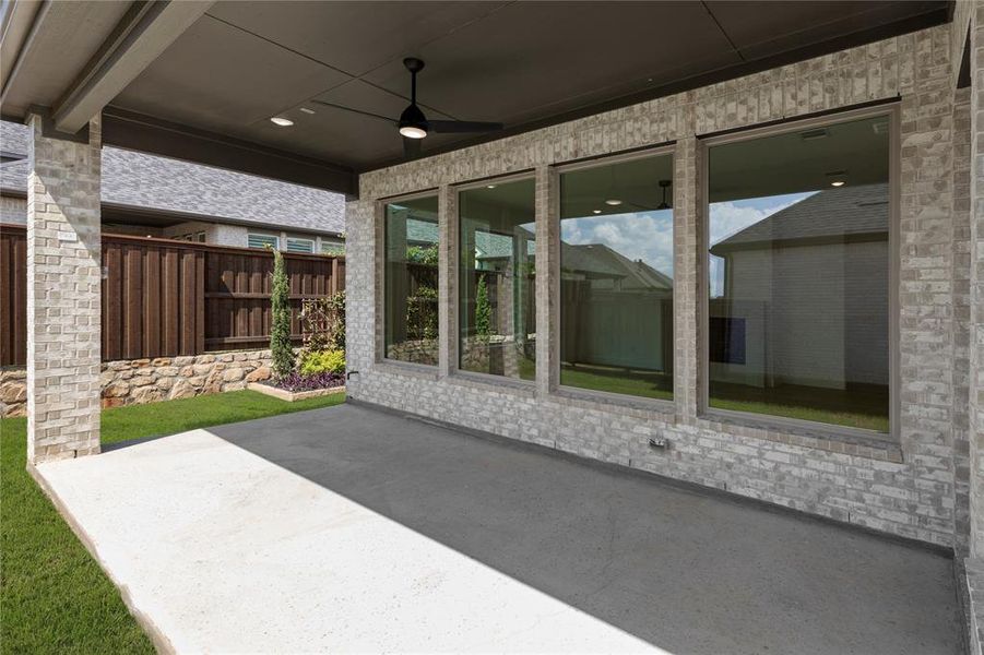 Exterior details and patio area of a home in Windsong Ranch – 61′, Prosper (Image 4). Exterior details and patio area of a home in Windsong Ranch – 61′, Prosper (Image 4).