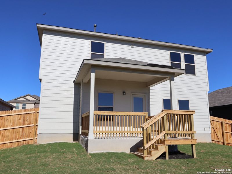 Exterior details and patio area of a home in Hunters Ranch, San Antonio (Image 3).