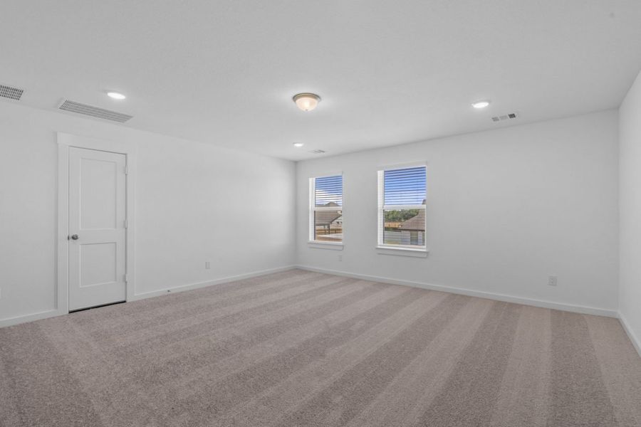 Spacious, unfurnished interior of a new home in Katy Lakes, Katy (Image 15).