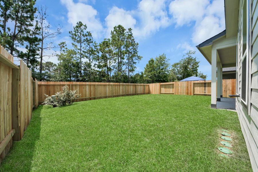 Explore the expansive backyard with its inviting covered patio—a perfect blend of space for the kids to play and adults to unwind. Ideal for creating your outdoor oasis, this backyard accommodates patio furniture, a BBQ pit, and endless possibilities for leisure and entertainment.