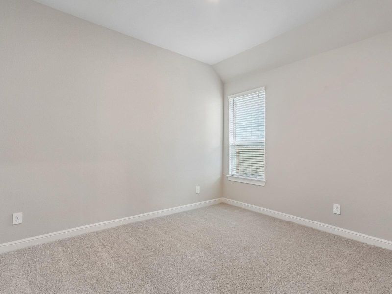 Spacious, unfurnished interior of a new home in Massey Oaks - Estate Series, Pearland (Image 20).