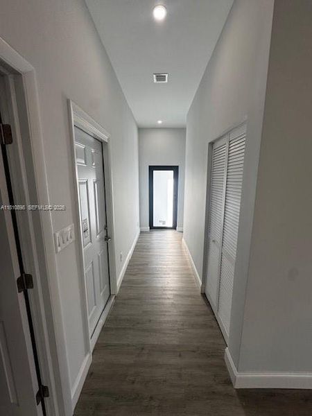 Spacious, unfurnished interior of a new home in , Fort Lauderdale (Image 15).