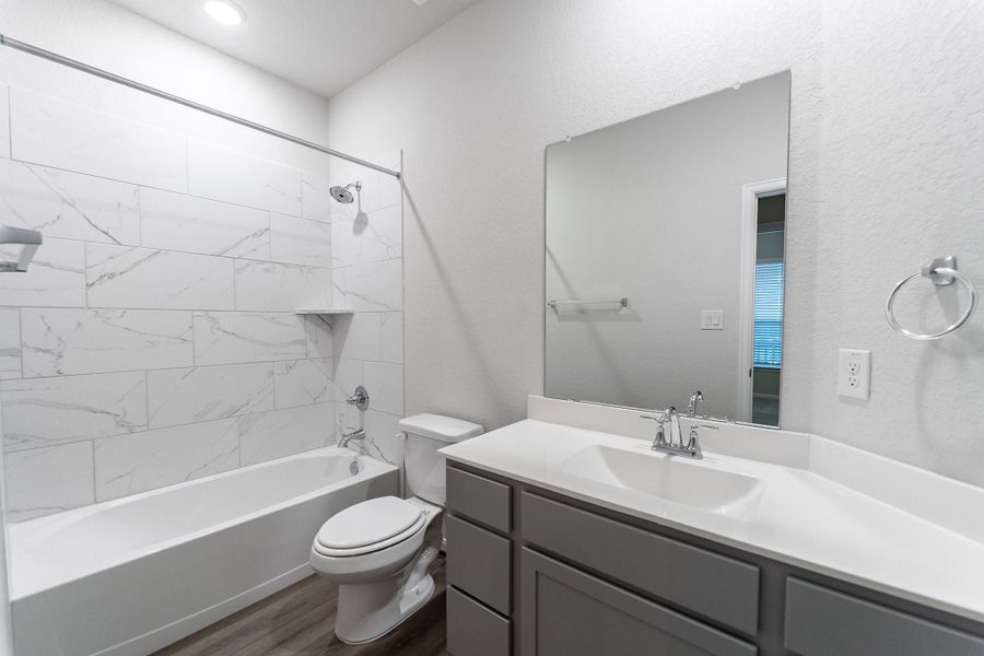 Furnished interior view inside a new home in Homestead, Schertz (Image 7).