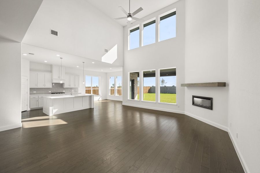 Spacious, unfurnished interior of a new home in Myrtle Creek, Waxahachie (Image 16). Spacious, unfurnished interior of a new home in Myrtle Creek, Waxahachie (Image 16).