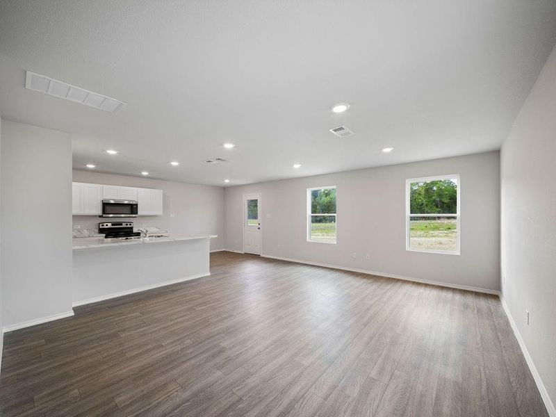 Spacious, unfurnished interior of a new home in Stoney Ridge, Hudson (Image 22).
