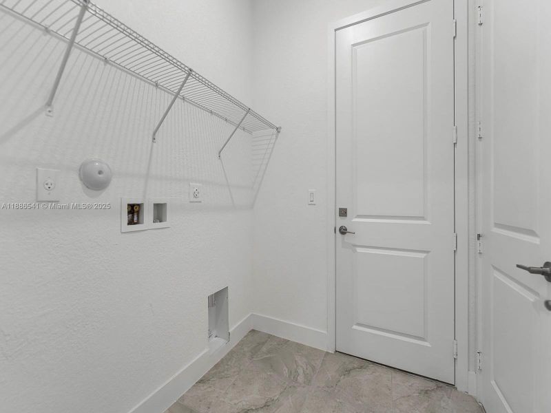 Spacious, unfurnished interior of a new home in , Homestead (Image 24).