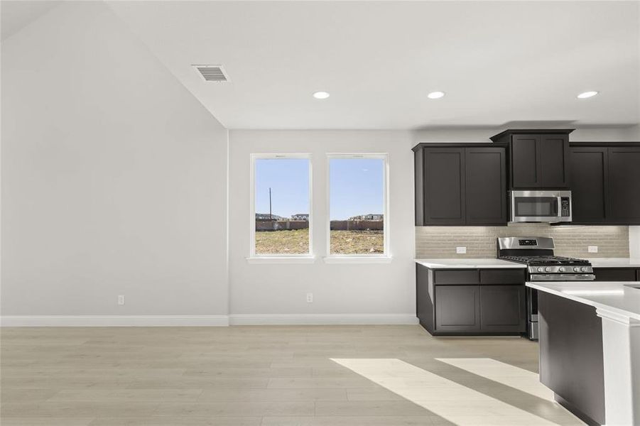 2904 Hanscom  Dining