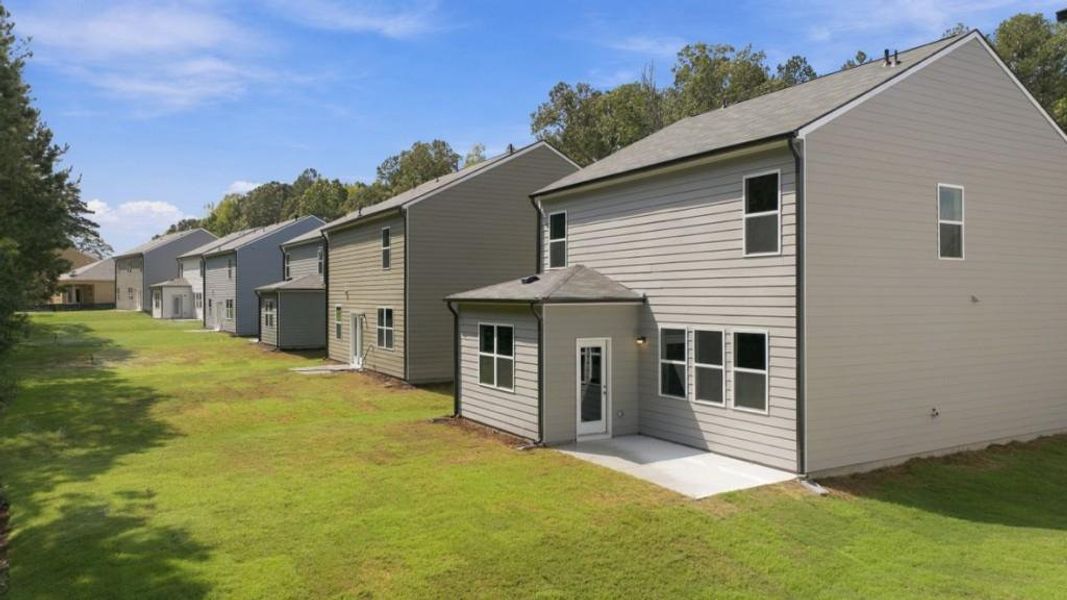 Exterior details and patio area of a home in Oaks at Cedar Grove, Fairburn (Image 4).