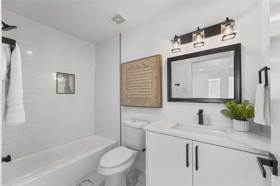 Level 3 - Full Bathroom