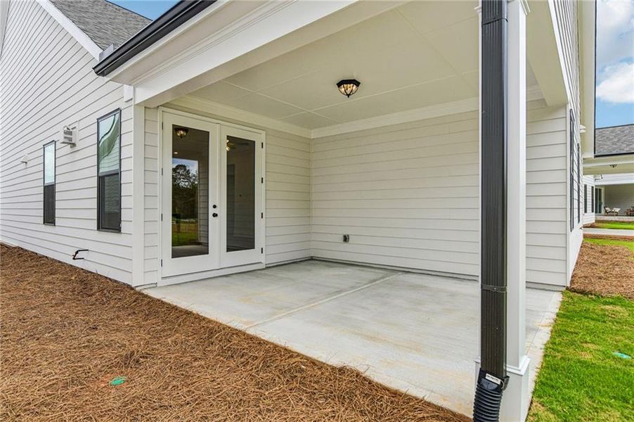 Exterior details and patio area of a home in Aberdeen, Hoschton (Image 4).