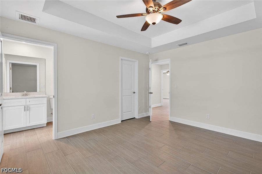 Spacious, unfurnished interior of a new home in Cape Coral, Cape Coral (Image 24).