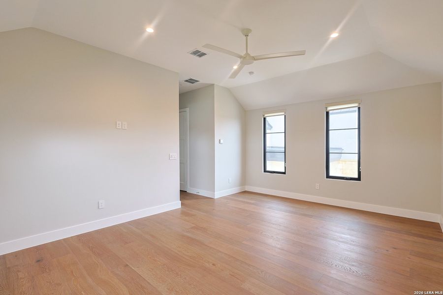 Spacious, unfurnished interior of a new home in , San Antonio (Image 43).