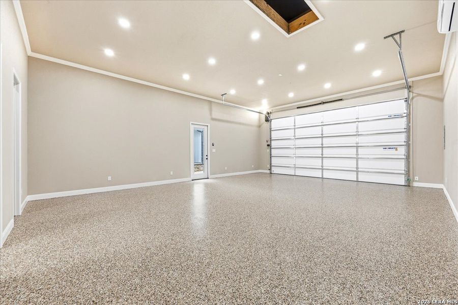 Spacious, unfurnished interior of a new home in , La Vernia (Image 36).
