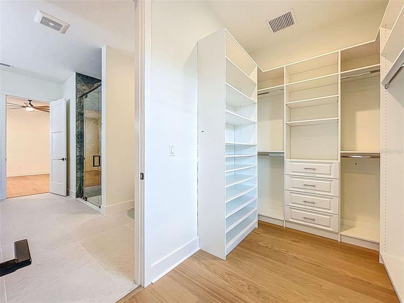 Spacious, unfurnished interior of a new home in , Tampa (Image 75).