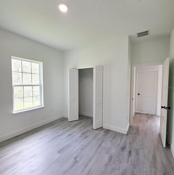 Spacious, unfurnished interior of a new home in , Ocala (Image 12).
