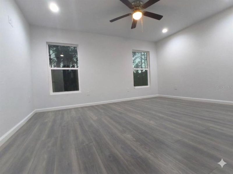 Spacious, unfurnished interior of a new home in , Sebring (Image 9).