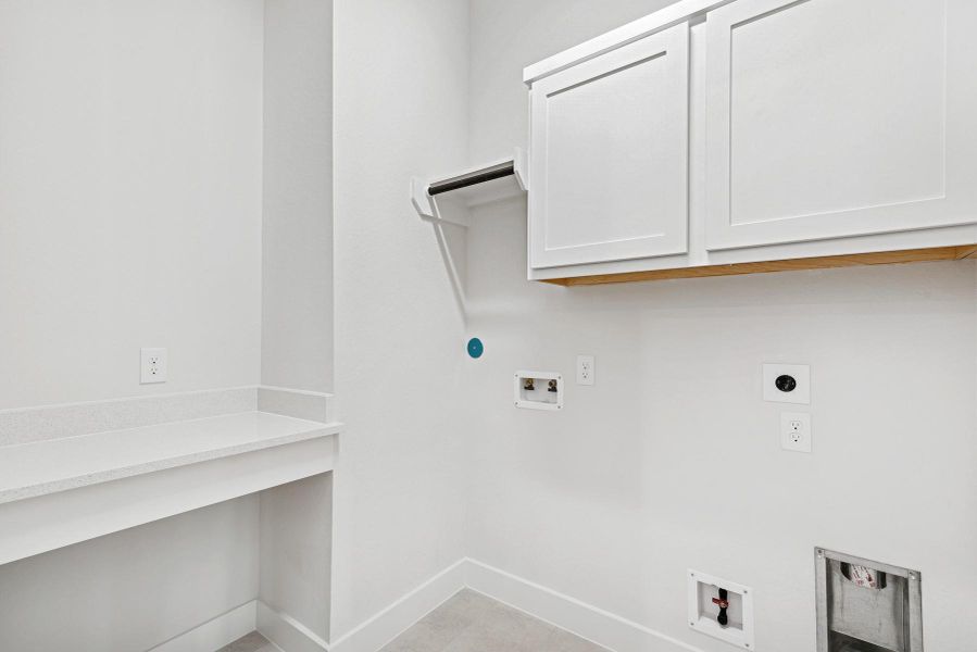 Spacious, unfurnished interior of a new home in Retreat at Oak Park, Houston (Image 19). Spacious, unfurnished interior of a new home in Retreat at Oak Park, Houston (Image 19).