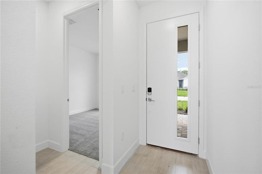 Spacious, unfurnished interior of a new home in Glen Lakes, Weeki Wachee (Image 32).