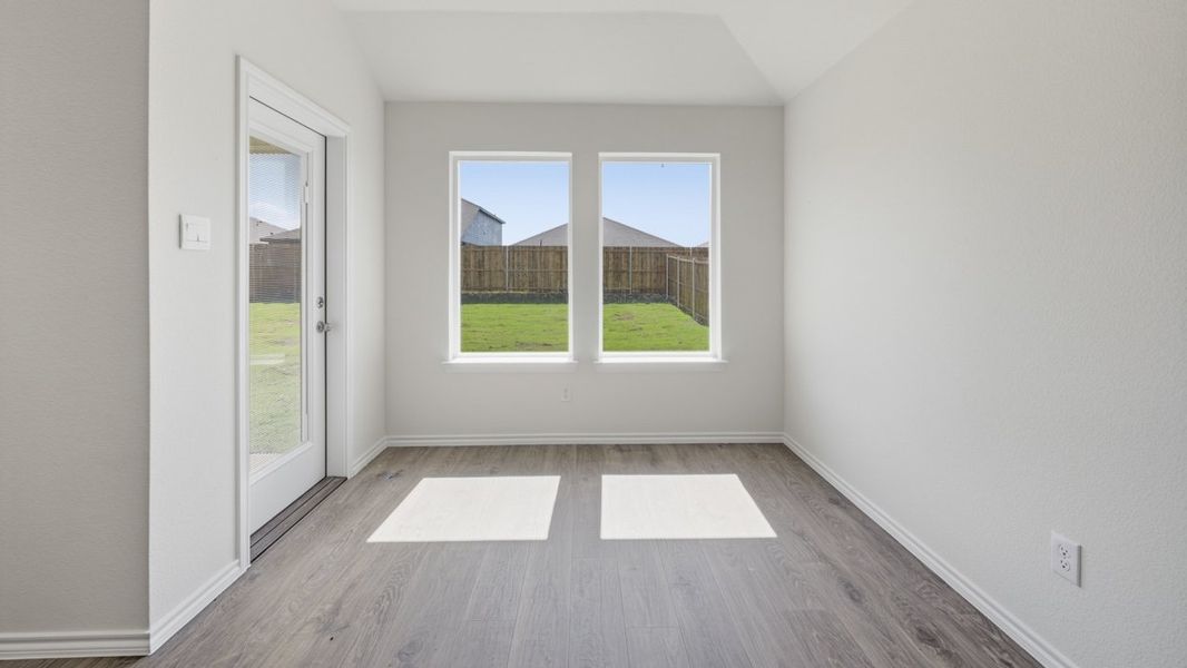 Spacious, unfurnished interior of a new home in Saddlebrook, Waxahachie (Image 31).