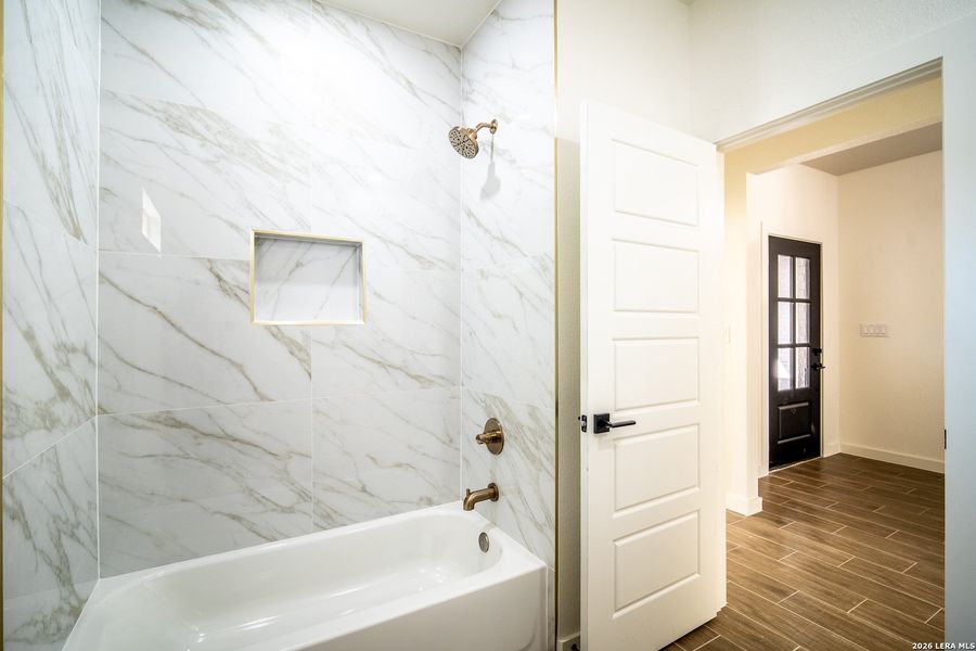 Furnished interior view inside a new home in , La Vernia (Image 6).