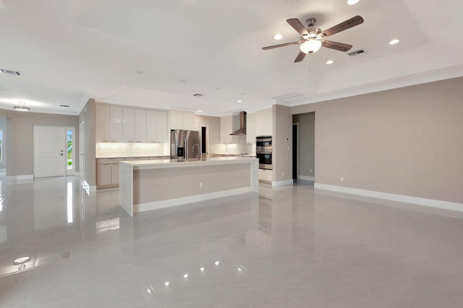 Spacious, unfurnished interior of a new home in , Port St. Lucie (Image 11).