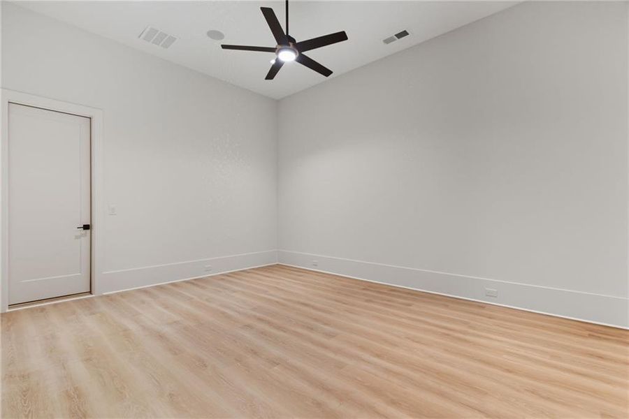 Spacious, unfurnished interior of a new home in , Alpharetta (Image 77).