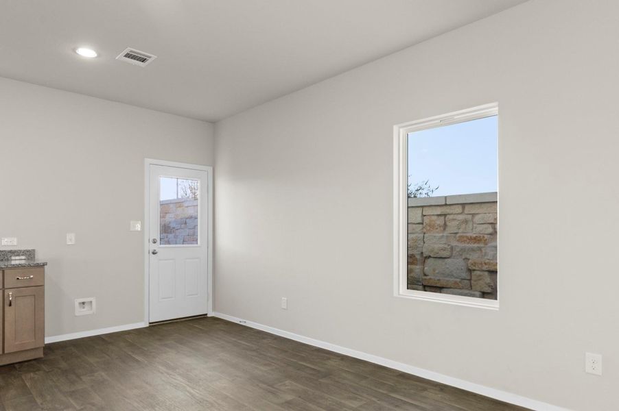 Spacious, unfurnished interior of a new home in Harvest Ridge, Elgin (Image 14).