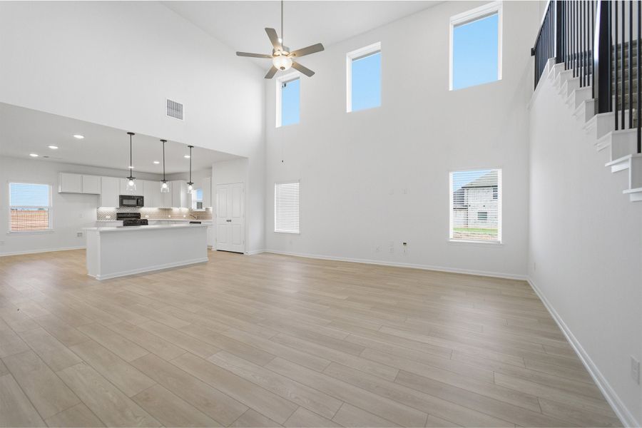 Spacious, unfurnished interior of a new home in Saddlebrook Estates, Waxahachie (Image 25). Spacious, unfurnished interior of a new home in Saddlebrook Estates, Waxahachie (Image 25).