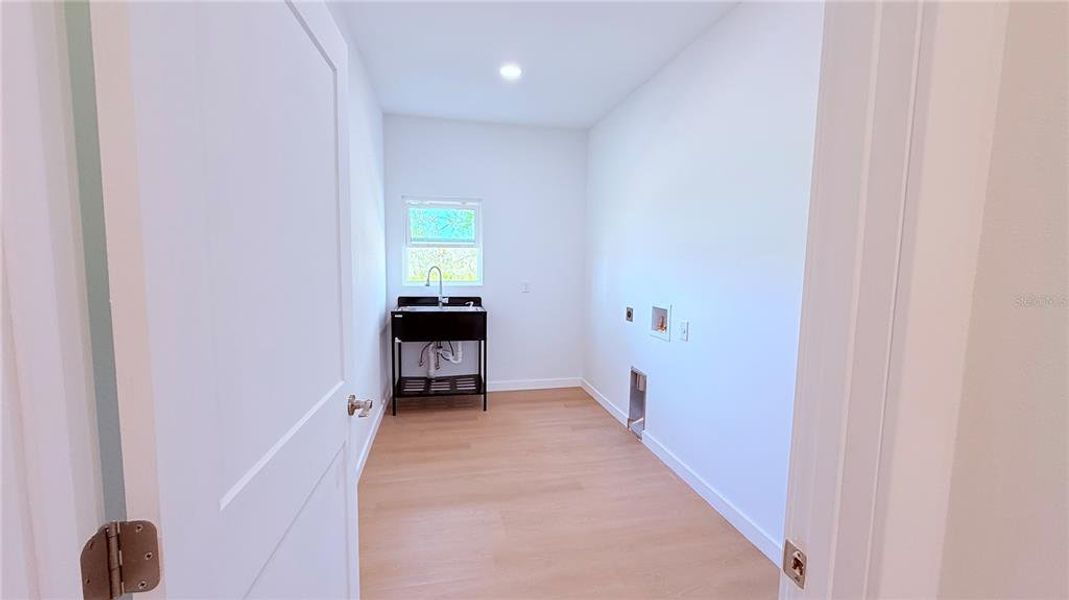 Spacious, unfurnished interior of a new home in , Lake Placid (Image 12).