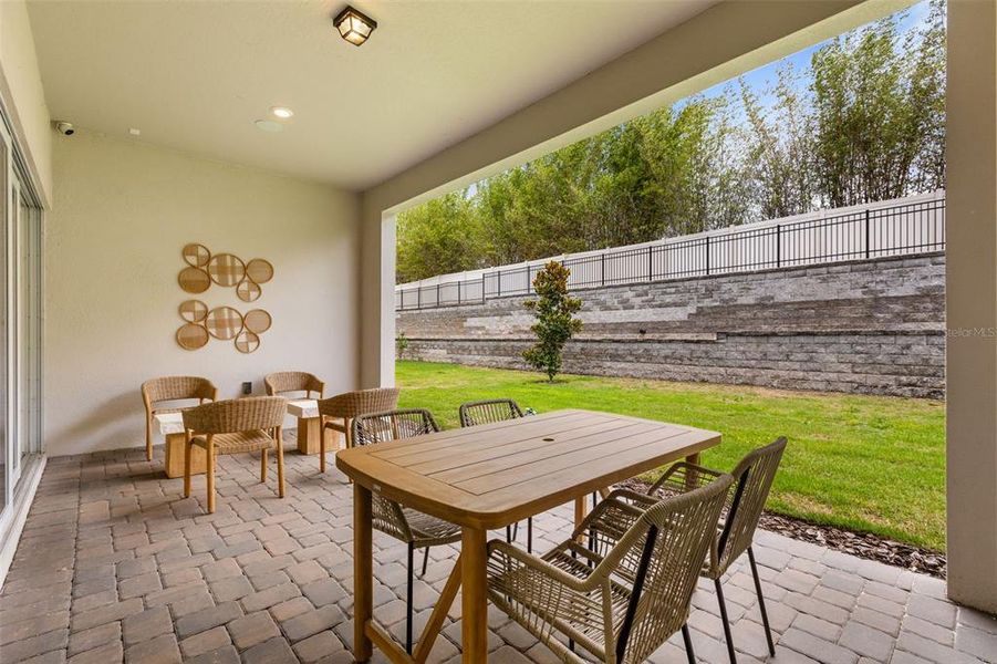 Exterior details and patio area of a home in , Winter Garden (Image 23).