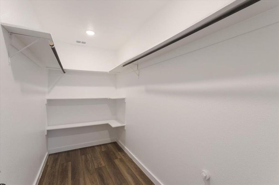 Spacious, unfurnished interior of a new home in , Sherman (Image 19).