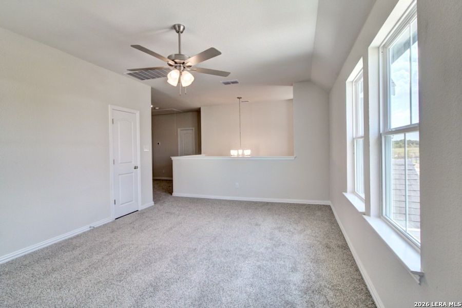 Spacious, unfurnished interior of a new home in The Crossvine, Schertz (Image 13).