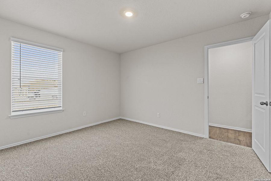 Spacious, unfurnished interior of a new home in High Garden, Comfort (Image 9).