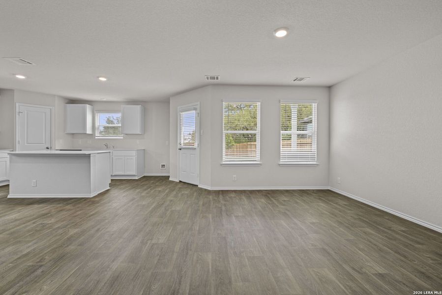 Spacious, unfurnished interior of a new home in Redbird Ranch, San Antonio (Image 12).