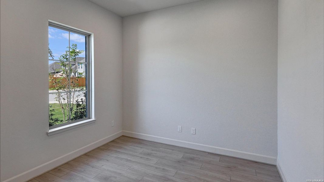 Spacious, unfurnished interior of a new home in Haby Hill, San Antonio (Image 17).