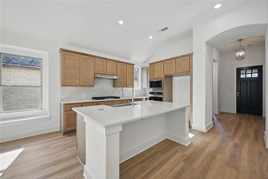 4289SantuaryROYCA006