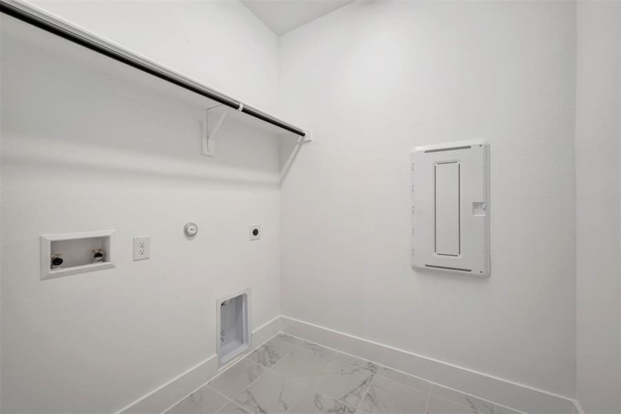 Spacious, unfurnished interior of a new home in Lily Creek at Sutton Fields, Aubrey (Image 23).