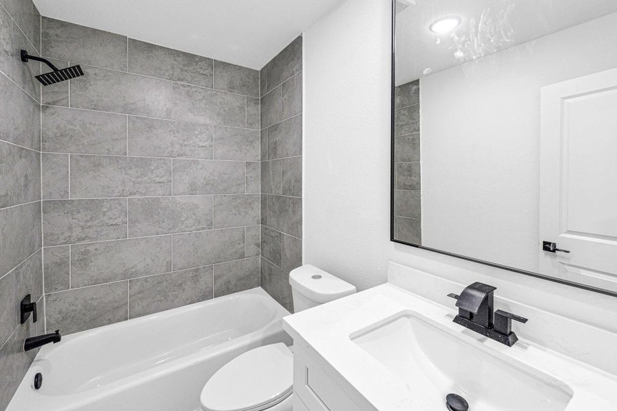 Furnished interior view inside a new home in , Hempstead (Image 7).