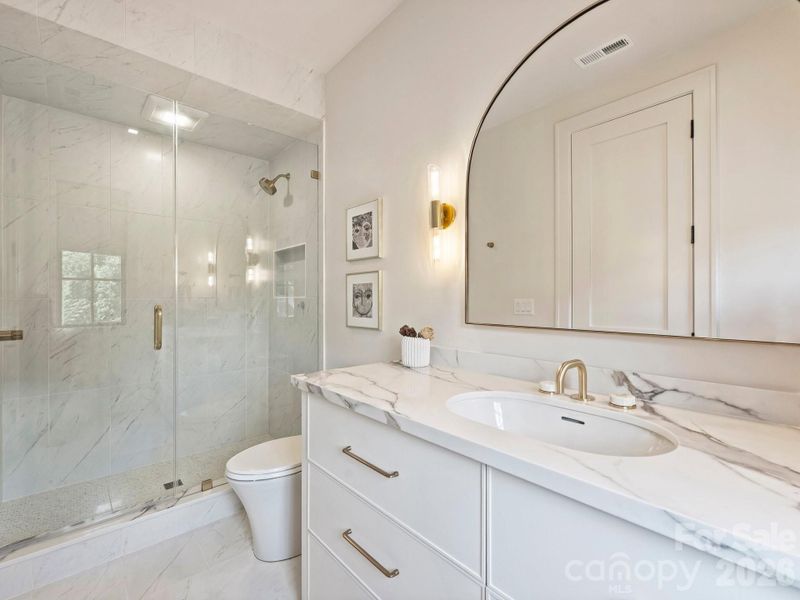 Upper level guest suite 1 bath