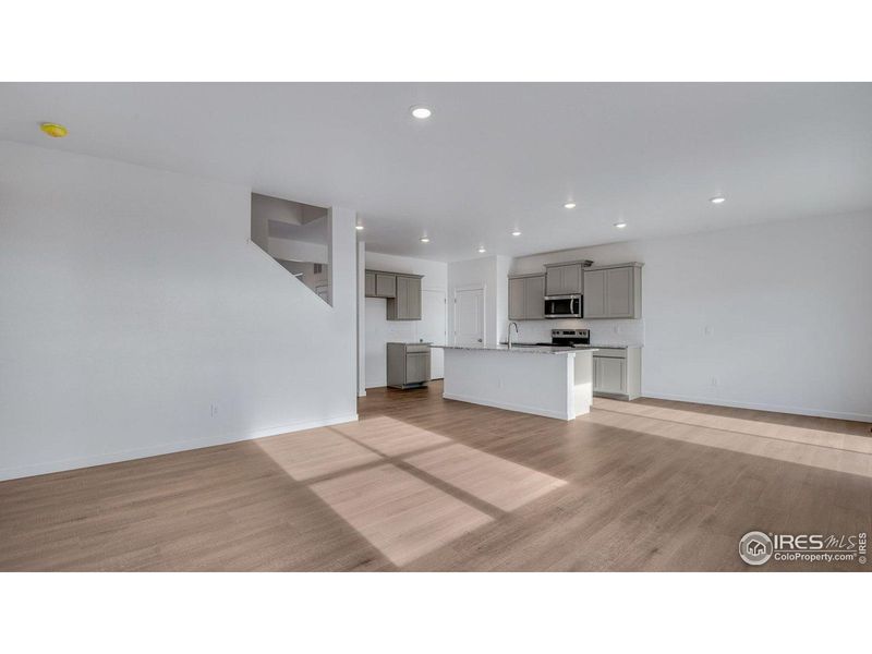 Spacious, unfurnished interior of a new home in Vista Meadows, Fort Lupton (Image 46).